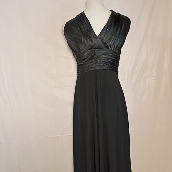 🎁🤶❤️ Beautiful Black Dress from Dillard's - Picture 4 of 15